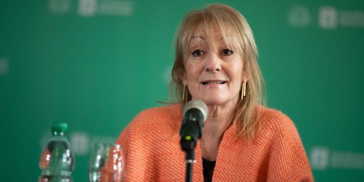 Carolina Cosse dijo que Lacalle Pou debería estar preocupado en “devolver 2 puntos de IVA”