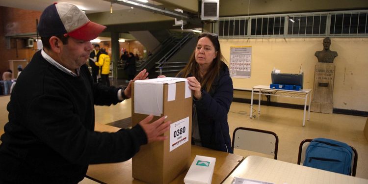 Comienza el escrutinio definitivo de las PASO