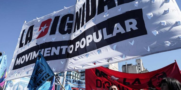 Con una olla popular, organizaciones protestaron frente al Ministerio de Desarrollo