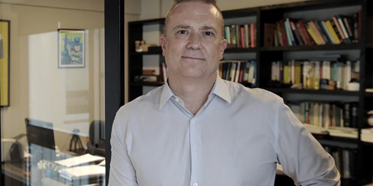 Constitucionalista plantea que Milei busca “descartar la Constitución”