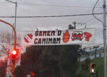 Crisis en Independiente: apareció un pasacalle con una amenaza para el plantel