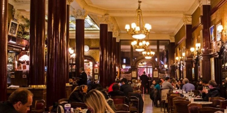 De 400 a 3.000 pesos: un mapa muestra los dispares precios de un café con dos medialunas en CABA