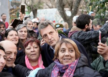 Defender la inversión en el cuidado de las infancias, el eje de Massa con familias en Berazategui