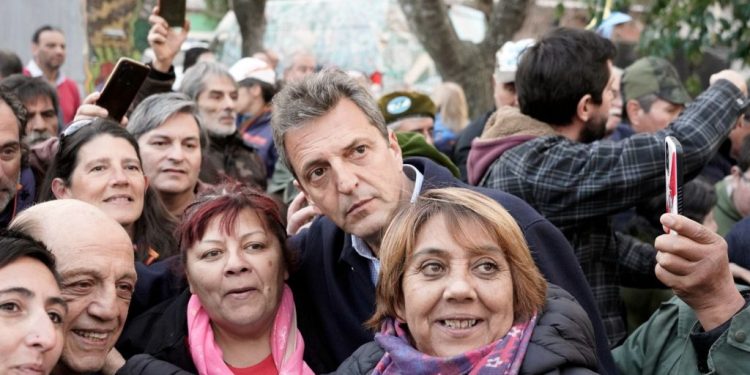 Defender la inversión en el cuidado de las infancias, el eje de Massa con familias en Berazategui