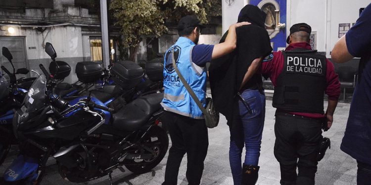 Detuvieron a once prófugos cuando se presentaron a emitir su voto