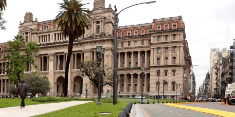 Detuvieron a un empleado judicial por abusar sexualmente de un menor en Tribunales