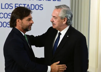Dólar blue récord e incertidumbre electoral, los factores de Argentina que podrían impactar en Uruguay