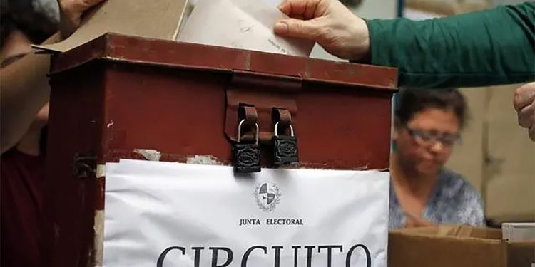 El 39% de los uruguayos se definió políticamente como “de centro”