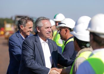 El Presidente firmó el decreto para la asignación del bono de $60.000 para trabajadores