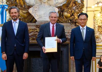 El Presidente recibió las cartas credenciales de los nuevos embajadores