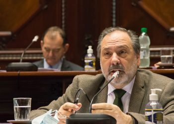 El senador Jorge Gandini propuso mantener la exoneración del Imesi a los bidones de agua