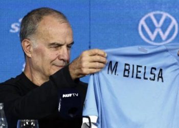 Estalló la primera polémica de Marcelo Bielsa en Uruguay