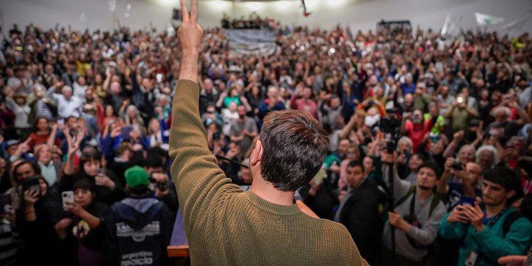 Grabois explicó su propuesta de “medio millón de terrenos y alquileres justos”