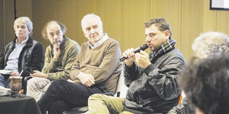 Grabois se mostró con científicos que lo votarán