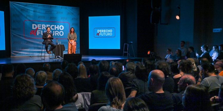 Kicillof sumó el apoyo de 200 artistas e intelectuales a su reelección