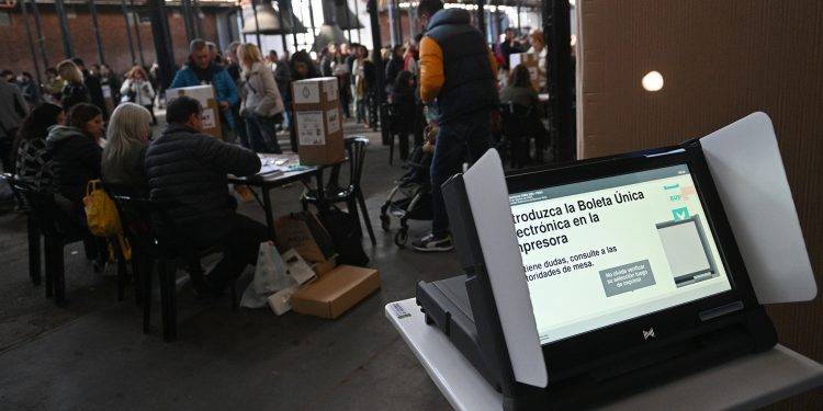 La empresa proveedora del voto electrónico se defiende y dice que el sistema “no falló”