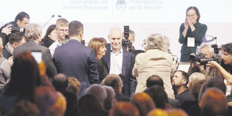 Larreta ahora se alinea y acomoda su tropa