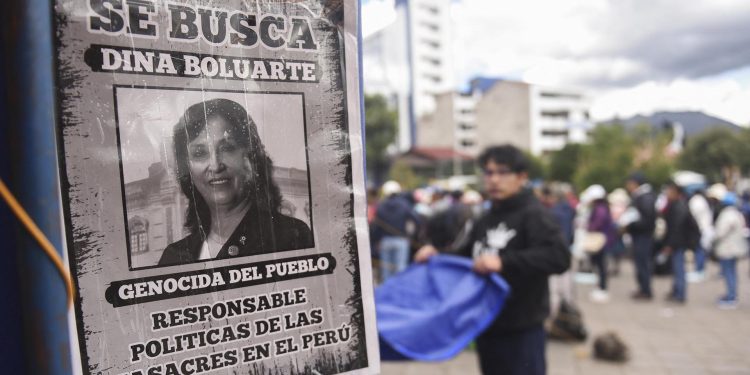 Legisladores de izquierda peruanos impulsan un adelanto de las elecciones