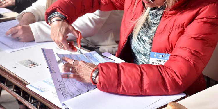 Los argentinos definen sus candidatos para las presidenciales de octubre