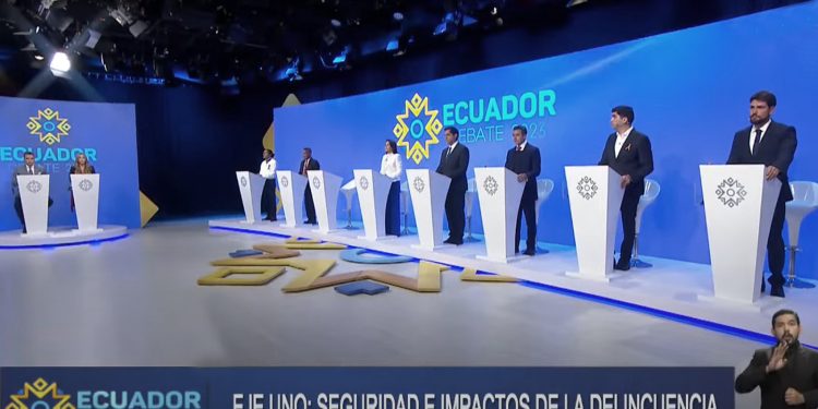 Los candidatos presidenciales de Ecuador debatieron sobre inseguridad y combustibles