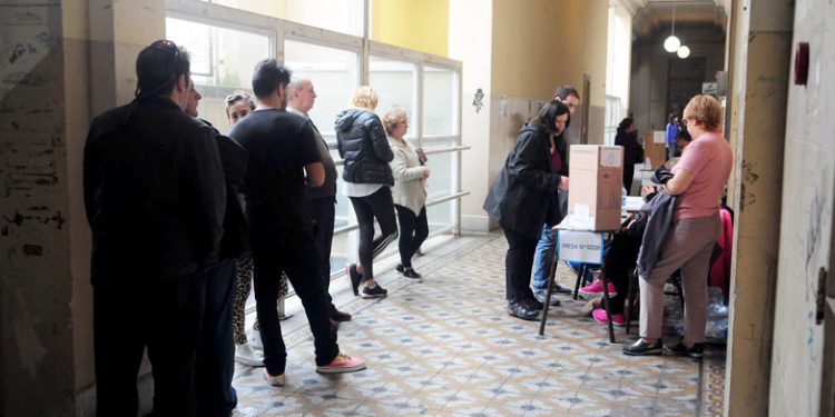 Los factores que analiza Kicillof para subir el piso de votos en octubre