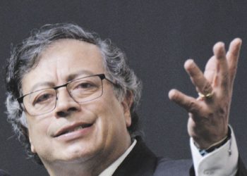 Luces y sombras del primer año de Petro: audacia, escándalos y violencia persistente