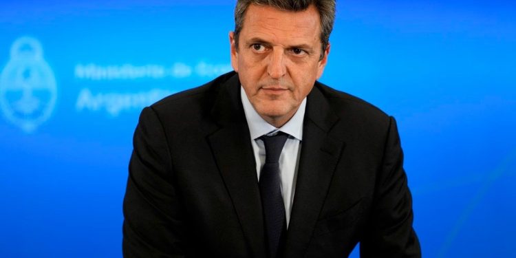 Massa se cruzó con un periodista por la suba del dólar y lo tildó de “picante”: “No fuiste respetuoso”