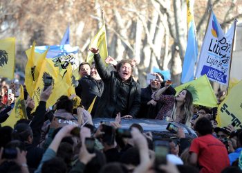 Milei llega a las PASO entre su debilidad territorial y la pelea con Bullrich