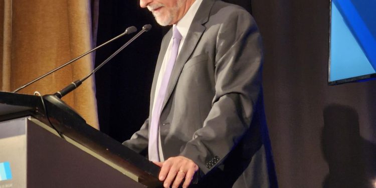 Pablo Mieres calificó de “tiro en el pie” a la reducción de la jornada laboral
