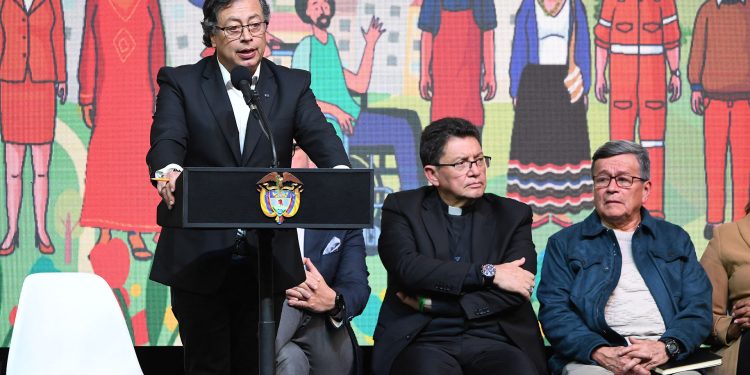 Petro volvió a convocar a un acuerdo, que es “lo que pide la historia”