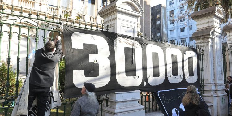 Prisión perpetua para 16 exmilitares y policías acusados de crímenes de lesa humanidad