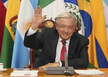 Prohíben a López Obrador hacer declaraciones sobre una senadora opositora