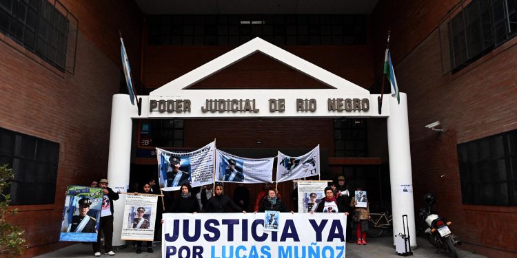 Reclamaron justicia por la muerte de un policía de Río Negro asesinado en Bariloche