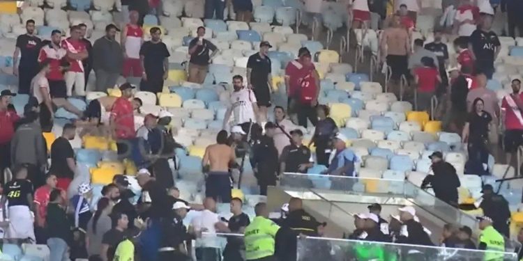 Repudiable: la Policía brasileña disparó a quemarropa a los hinchas de Argentinos