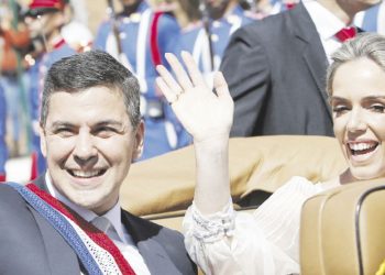 Santiago Peña asumió el poder con la intención de hacer de Paraguay “un gigante”