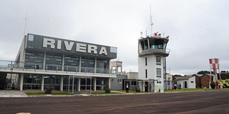 Se firma el acuerdo de binacionalidad del aeropuerto de Rivera