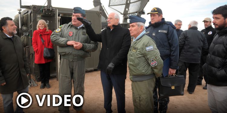 Taiana presentó un radar y remarcó que el Estado está para “defender nuestra soberanía”