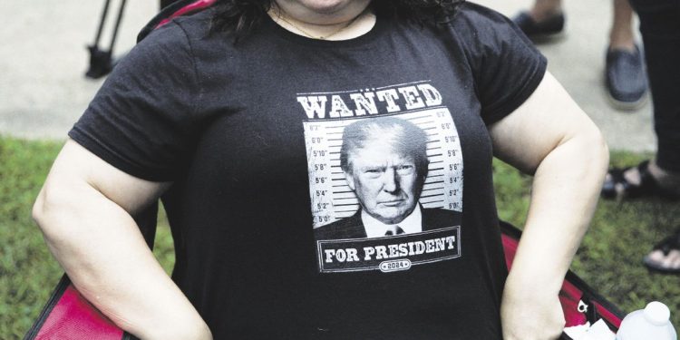 Trump enfrentará el juicio por subversión en vísperas del “Supermartes” electoral