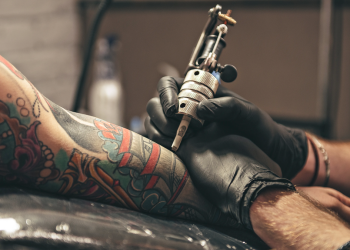 Un error para toda la vida, descubierto 10 años después: la historia del tatuaje que se volvió viral