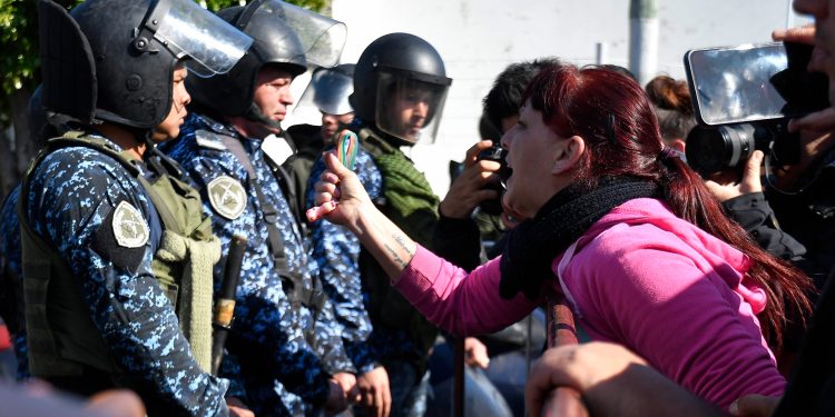 Una nena de 11 años murió tras ser atacada por motochorros cuando iba a la escuela