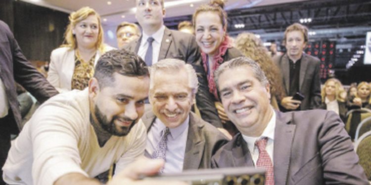 Unión por la Patria: Alberto apoyó en Chaco a Capitanich y admitió derrota en Chubut