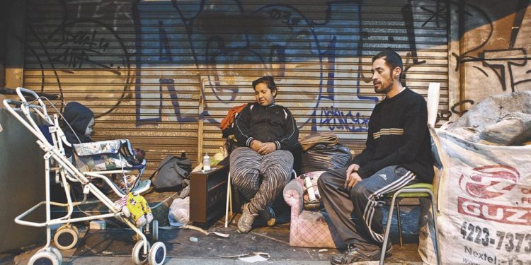 Violencia sobre personas en situación de calle: Ciudad de Buenos Aires es el distrito que más casos registró en un año