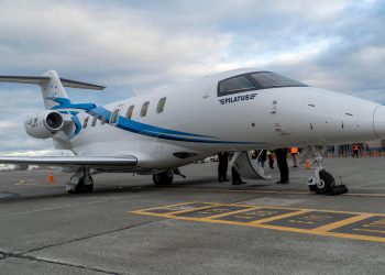 Alicia Kirchner presentó como un “hito histórico” el nuevo avión sanitario provincial