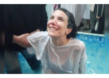 Andrea Rincón se bautizó y entre llantos se arrepintió por su pasado