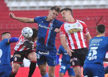 Arsenal volvió a perder y su permanencia en Primera pende de un hilo