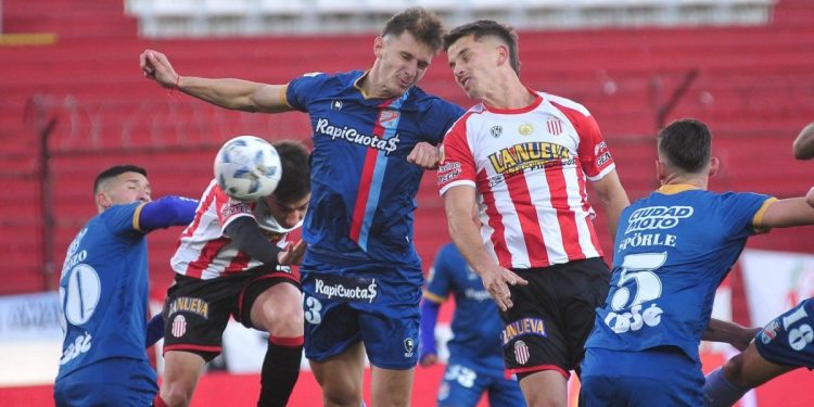 Arsenal volvió a perder y su permanencia en Primera pende de un hilo