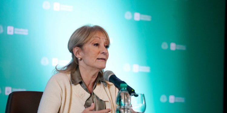 Cosse respondió a las críticas por su ausencia en el Congreso de Intendentes