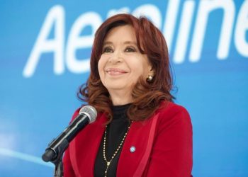 Cristina Kirchner reaparece en público para presentar la reedición de un libro