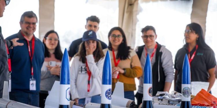 Despertando la vocación científica: alumnos de escuelas secundarias diseñaron satélites y los lanzaron en el Centro Espacial de Córdoba