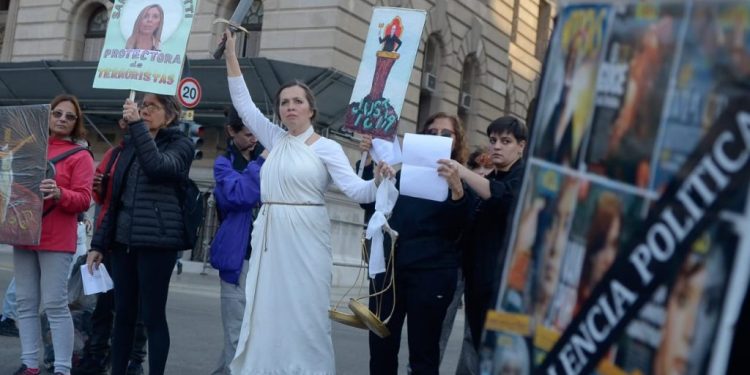 Distintos actos en reclamo de justicia por el intento de magnicidio contra Cristina Kirchner